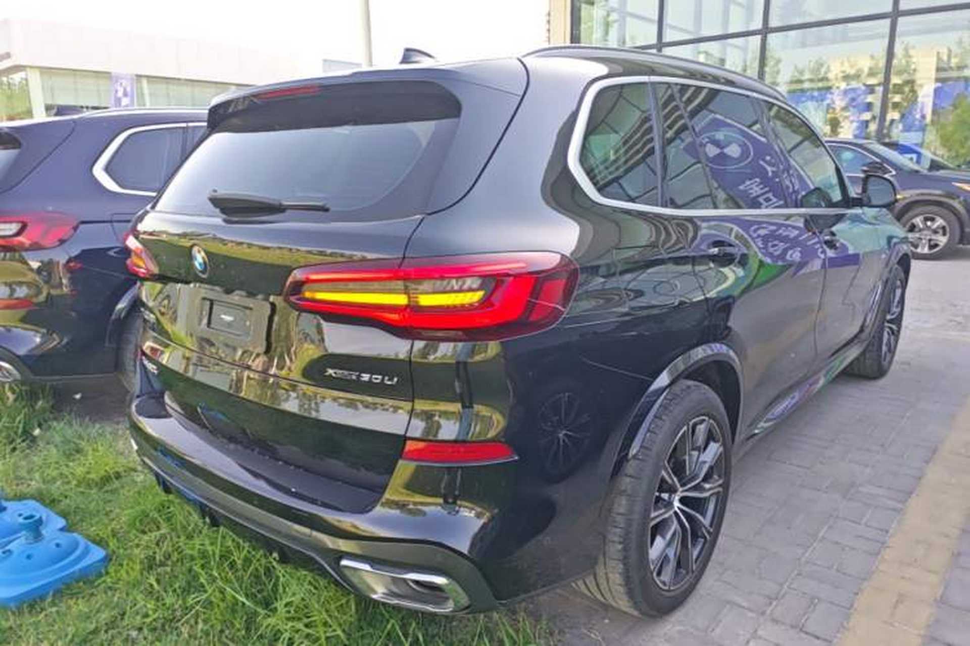 Used BMW X5 2022 xDrive 30Li M Sport Package Rear Right 45 Deg