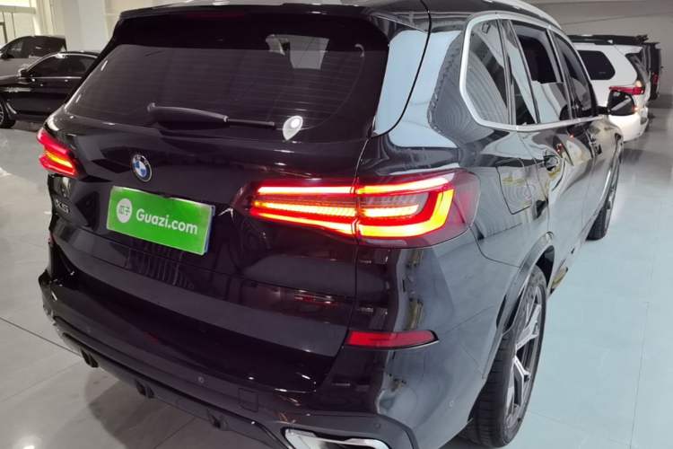 Used BMW X5 2022 Restyled xDrive 40Li M Sport Package Rear Right 45 Deg