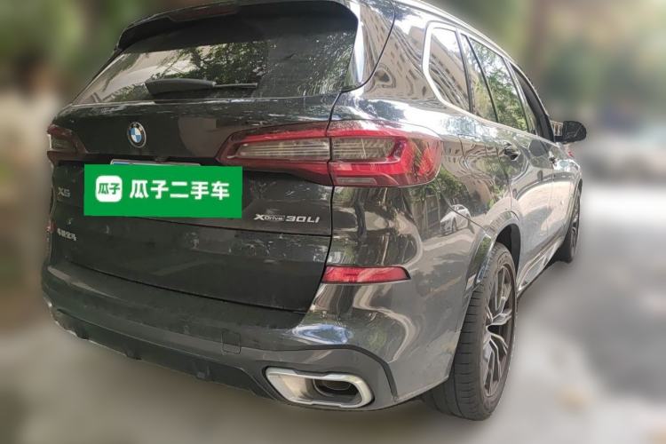 Used BMW X5 2022 xDrive 30Li Luxury M Sport Package Rear Right 45 Deg