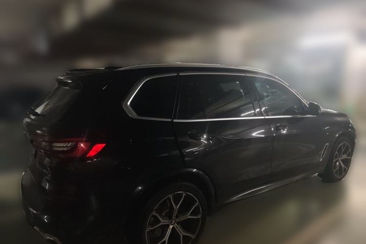 Used BMW X5 2022 xDrive 40Li M Sport Package Rear Right 45 Deg