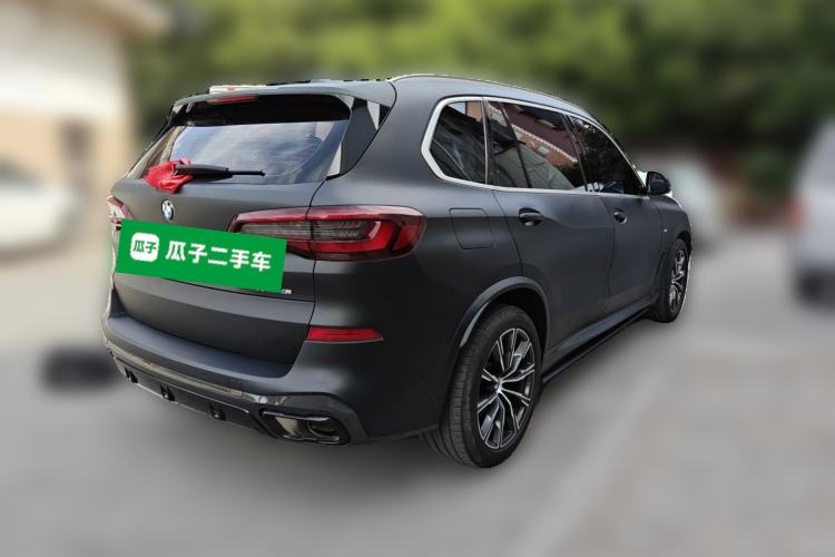 Used BMW X5 2022 xDrive 30Li Luxury M Sport Package Rear Right 45 Deg