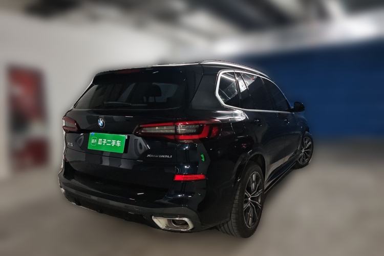 Used BMW X5 2022 xDrive 30Li Luxury M Sport Package Rear Right 45 Deg
