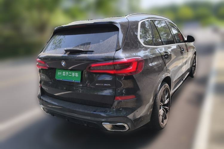 Used BMW X5 2022 xDrive 30Li Luxury M Sport Package Rear Right 45 Deg