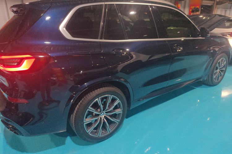 Used BMW X5 2022 xDrive40i M Sport Package Rear Right 45 Deg