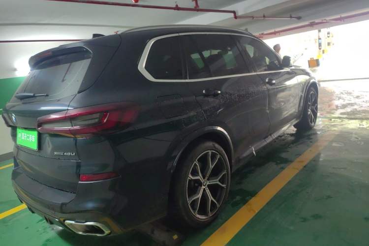 Used BMW X5 2022 xDrive 40Li M Sport Package Rear Right 45 Deg