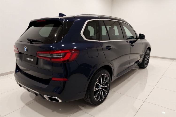 Used BMW X5 2022 Restyled xDrive 30Li Luxury Version M Sport Package Rear Right 45 Deg