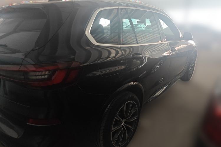 Used BMW X5 2022 Restyled xDrive 30Li Luxury Version M Sport Package Rear Right 45 Deg