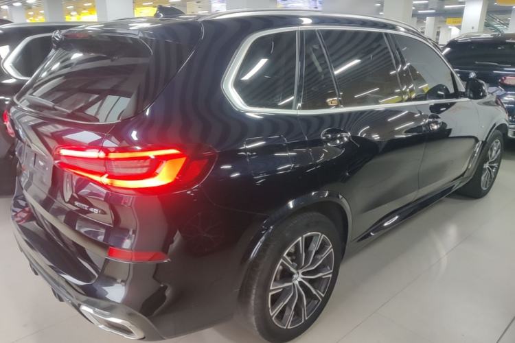 Used BMW X5 2022 Restyled xDrive 30Li Luxury Version M Sport Package Rear Right 45 Deg