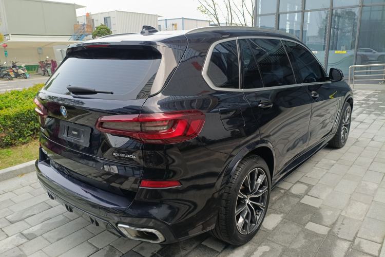 Used BMW X5 2022 Restyled xDrive 30Li Luxury Version M Sport Package Rear Right 45 Deg