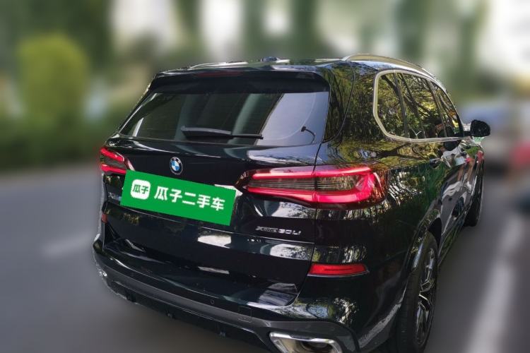 Used BMW X5 2022 xDrive 30Li Luxury M Sport Package Rear Right 45 Deg