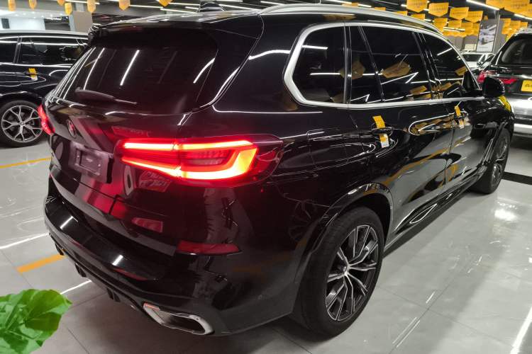 Used BMW X5 2022 Restyled xDrive 30Li M Sport Package Rear Right 45 Deg