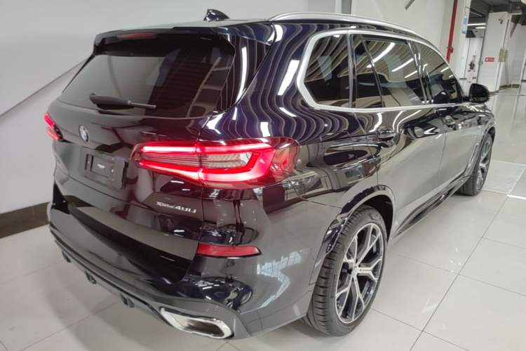 Used BMW X5 2022 Restyled xDrive 40Li M Sport Package Rear Right 45 Deg