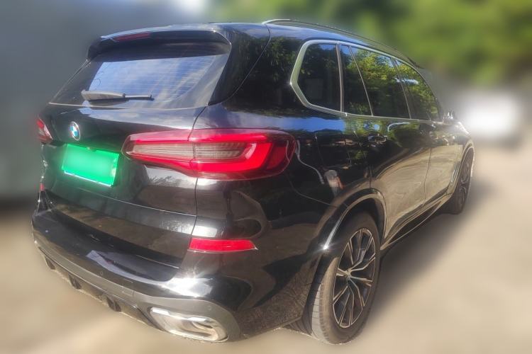 Used BMW X5 2022 xDrive 30Li M Sport Package Rear Right 45 Deg