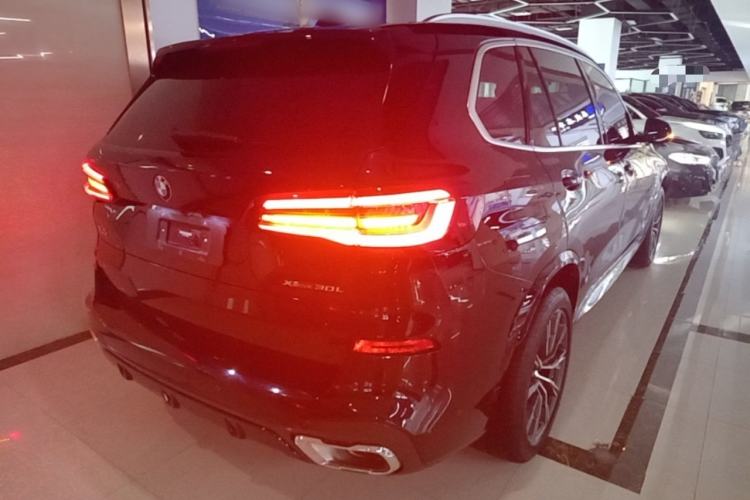 Used BMW X5 2022 Restyled xDrive 30Li Luxury Version M Sport Package Rear Right 45 Deg