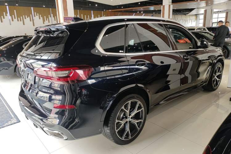 Used BMW X5 2022 Restyled xDrive 40Li M Sport Package Rear Right 45 Deg