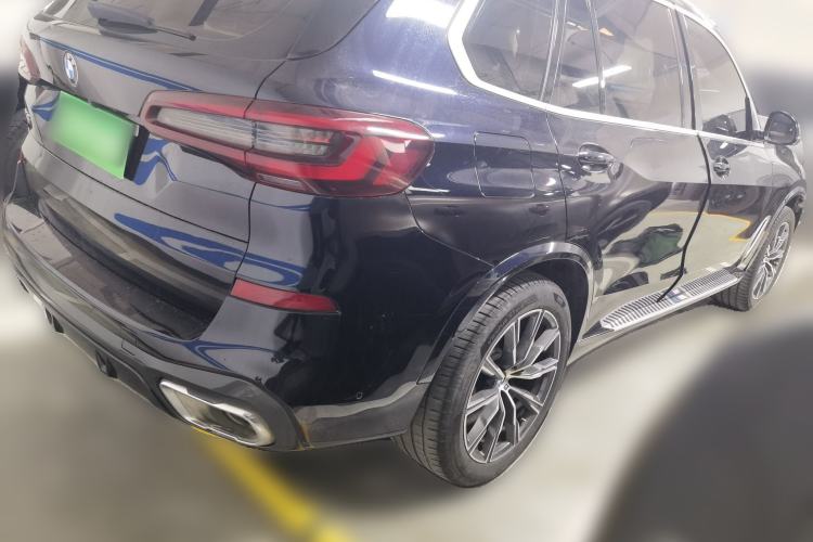 Used BMW X5 2022 xDrive 30Li M Sport Package Rear Right 45 Deg