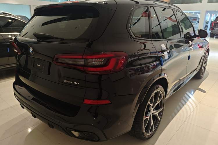 Used BMW X5 2022 xDrive 40Li M Sport Package Rear Right 45 Deg
