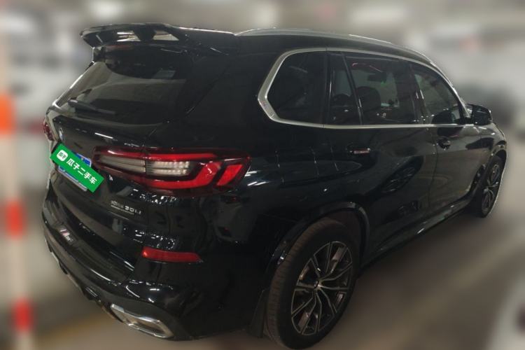 Used BMW X5 2022 xDrive 30Li M Sport Package Rear Right 45 Deg