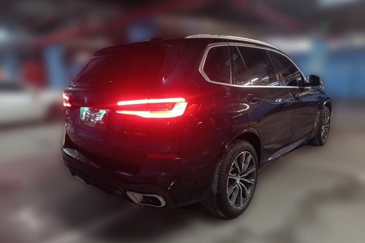 Used BMW X5 2022 xDrive 30Li Luxury M Sport Package Rear Right 45 Deg