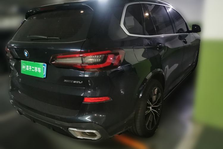 Used BMW X5 2022 xDrive 30Li Luxury M Sport Package Rear Right 45 Deg