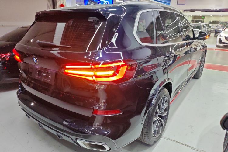 Used BMW X5 2022 Restyled xDrive 30Li Luxury Version M Sport Package Rear Right 45 Deg
