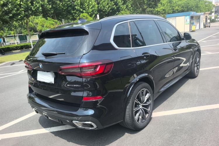 Used BMW X5 2022 xDrive 30Li Luxury M Sport Package Rear Right 45 Deg