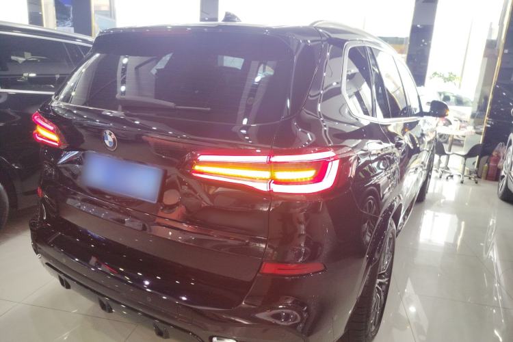 Used BMW X5 2022 Restyled xDrive 30Li Luxury Version M Sport Package Rear Right 45 Deg