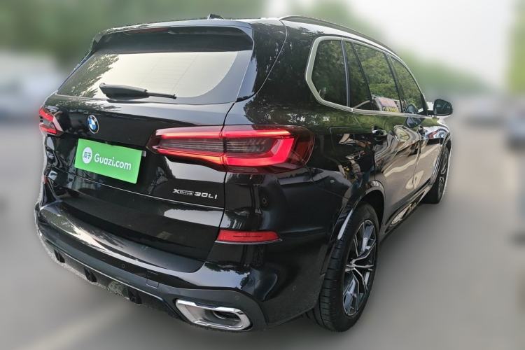 Used BMW X5 2022 xDrive 30Li Luxury M Sport Package Rear Right 45 Deg
