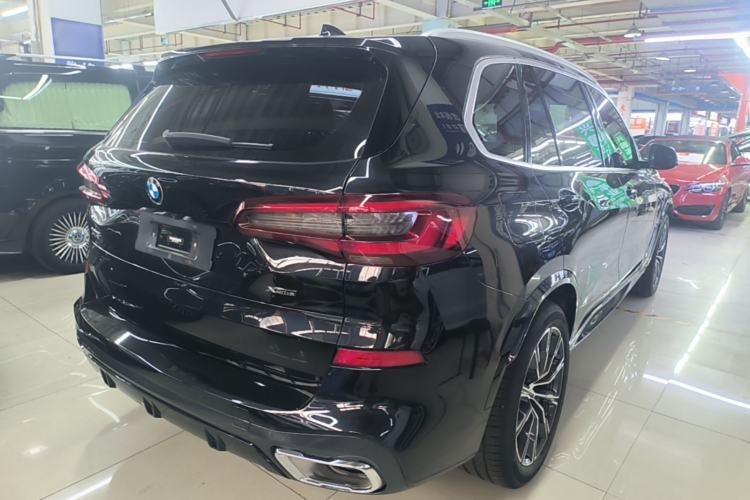 Used BMW X5 2022 Restyled xDrive 30Li M Sport Package Rear Right 45 Deg