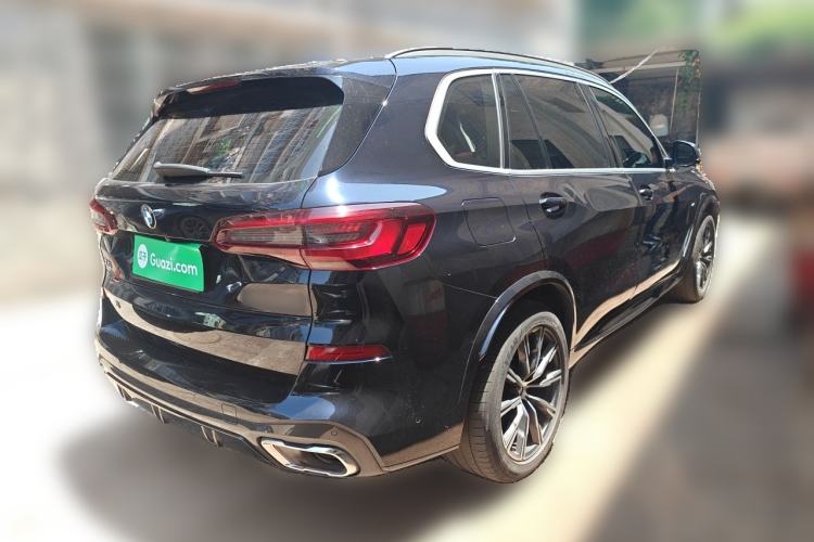Used BMW X5 2022 xDrive 30Li Luxury M Sport Package Rear Right 45 Deg