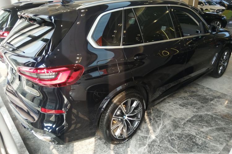 Used BMW X5 2022 Restyled xDrive 30Li M Sport Package Rear Right 45 Deg