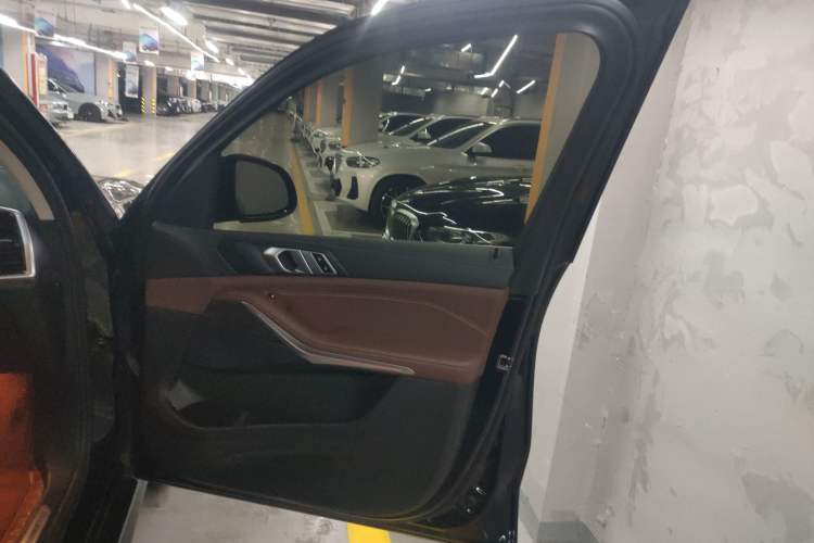 Used BMW X5 2022 xDrive30i M Sport Package Right Front Door Interior