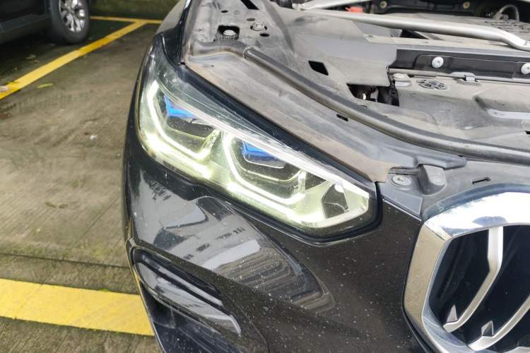 Used BMW X5 2022 Restyled xDrive 30Li Luxury Version M Sport Package Right Front Headlight