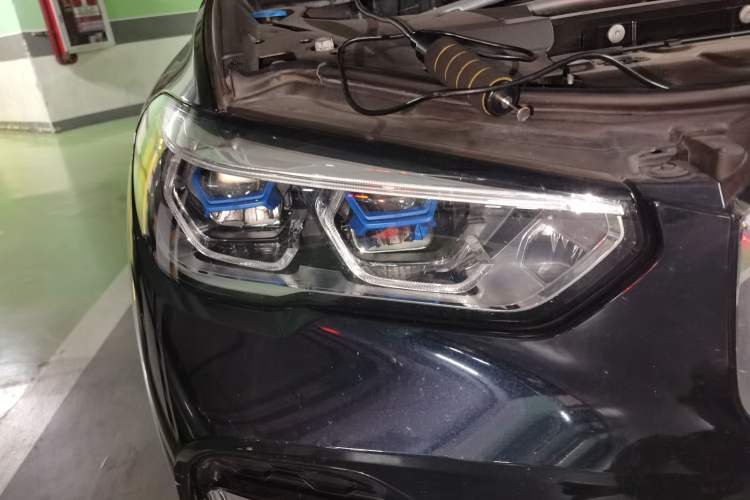 Used BMW X5 2022 xDrive 40Li Luxury Edition M Sport Package Right Front Headlight