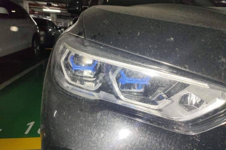 Used BMW X5 2022 Restyled xDrive 30Li Luxury Version M Sport Package Right Front Headlight