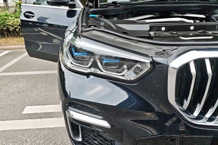 Used BMW X5 2022 Restyled xDrive 30Li Luxury Version M Sport Package Right Front Headlight