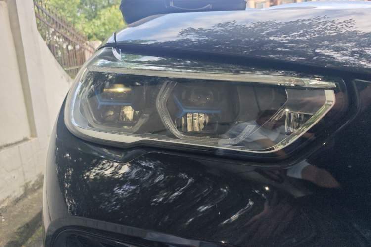 Used BMW X5 2022 Restyled xDrive 30Li Luxury Version M Sport Package Right Front Headlight