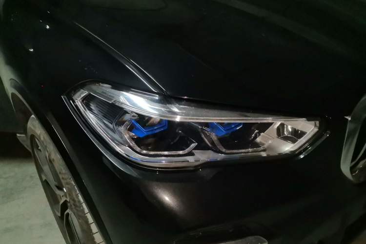 Used BMW X5 2022 Restyled xDrive 40Li Luxury Edition M Sport Package Right Front Headlight