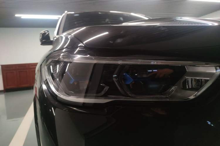 Used BMW X5 2022 Restyled xDrive 40Li Luxury Edition M Sport Package Right Front Headlight