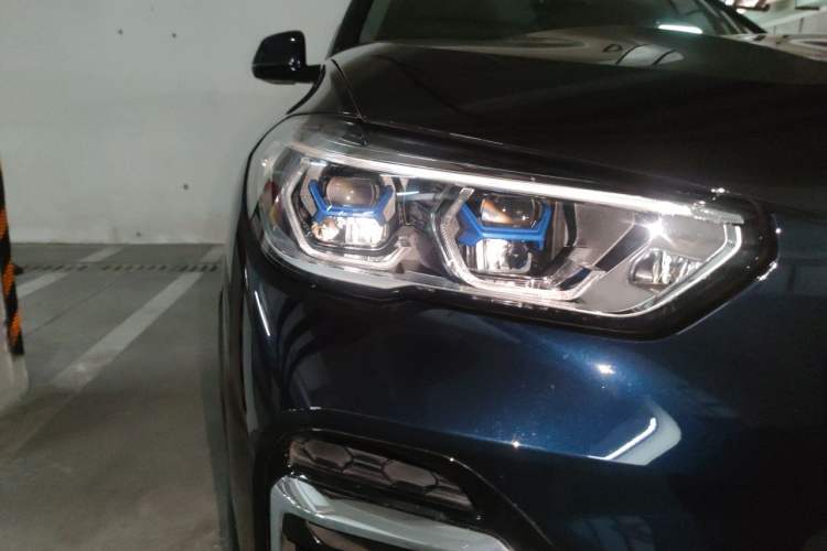 Used BMW X5 2022 Restyled xDrive 30Li Luxury Version M Sport Package Right Front Headlight