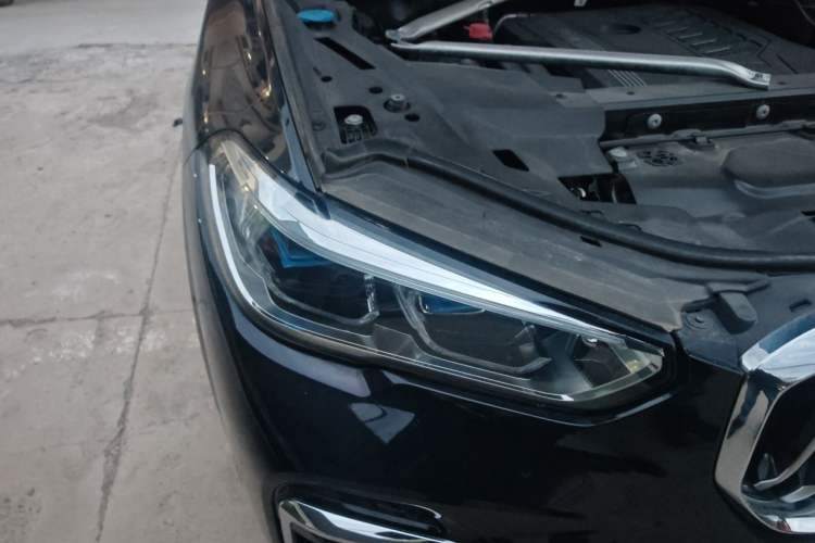 Used BMW X5 2022 xDrive 40Li Luxury Edition M Sport Package Right Front Headlight