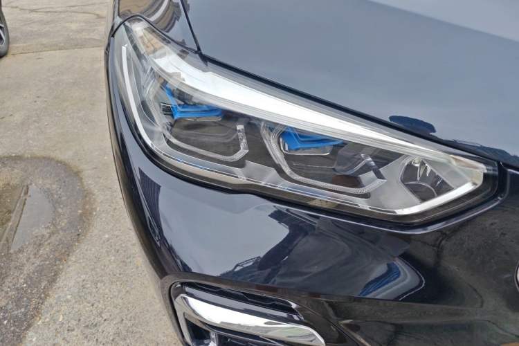 Used BMW X5 2022 Restyled xDrive 30Li Luxury Version M Sport Package Right Front Headlight