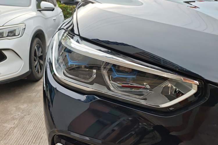 Used BMW X5 2022 xDrive 40Li M Sport Package Right Front Headlight