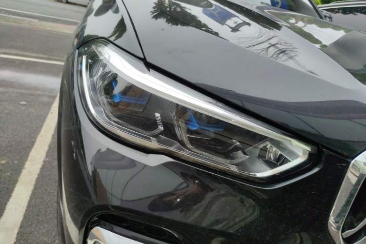 Used BMW X5 2022 xDrive 40Li Luxury Edition M Sport Package Right Front Headlight