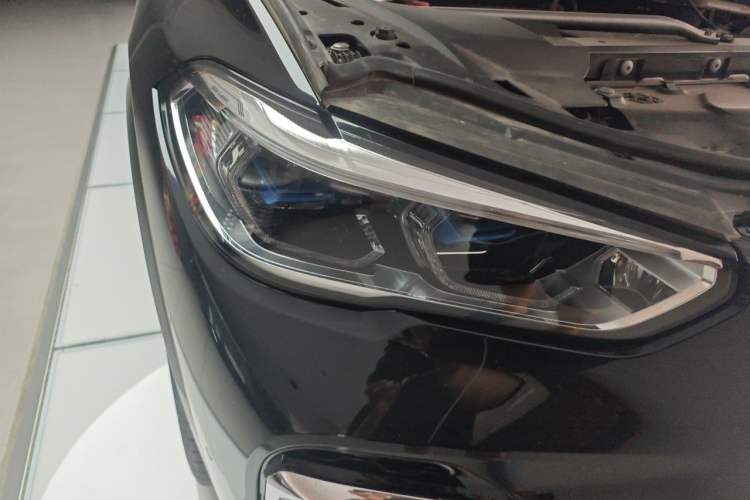 Used BMW X5 2022 xDrive 30Li M Sport Package Right Front Headlight