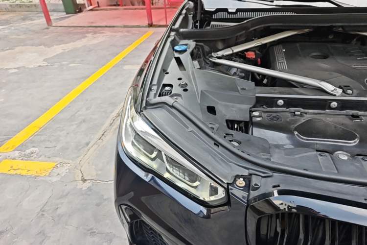 Used BMW X5 2022 Restyled xDrive 30Li Luxury Version M Sport Package Right Front Headlight