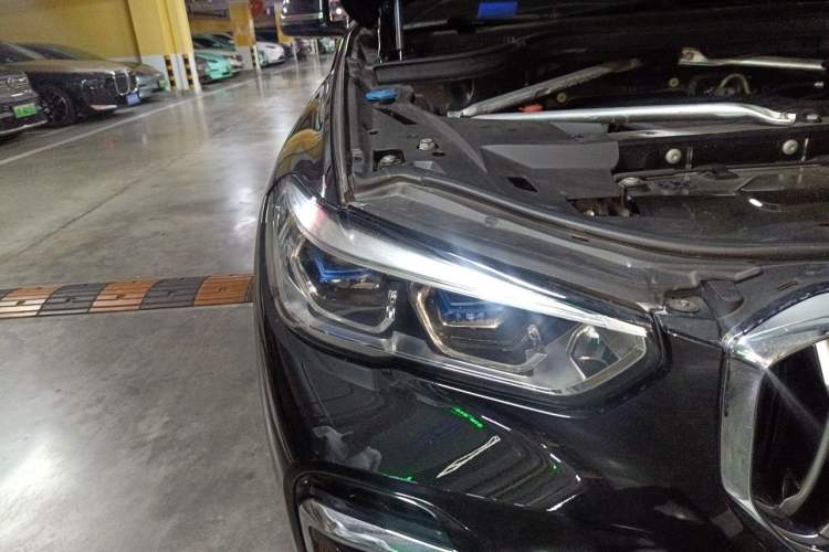 Used BMW X5 2022 Restyled xDrive 30Li Luxury Version M Sport Package Right Front Headlight