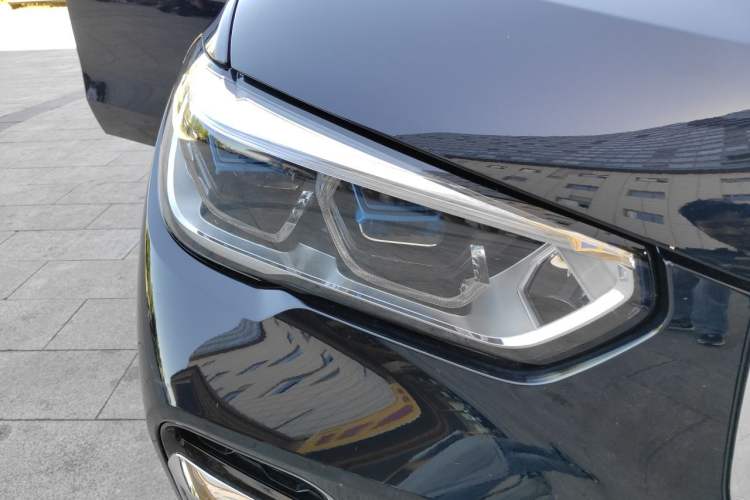 Used BMW X5 2022 Restyled xDrive 30Li Luxury Version M Sport Package Right Front Headlight