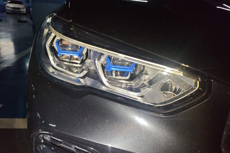 Used BMW X5 2022 xDrive 40Li Luxury Edition M Sport Package Right Front Headlight