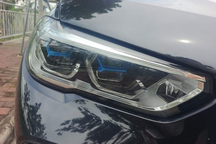 Used BMW X5 2022 Restyled xDrive 30Li Luxury Version M Sport Package Right Front Headlight